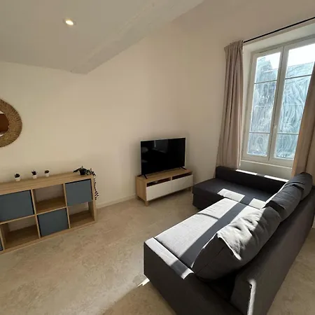 Spacious Renovated In The Heart Of
