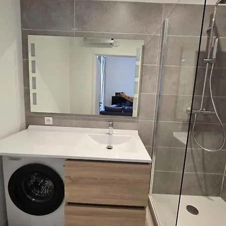 Апартаменты Spacious Renovated In The Heart Of